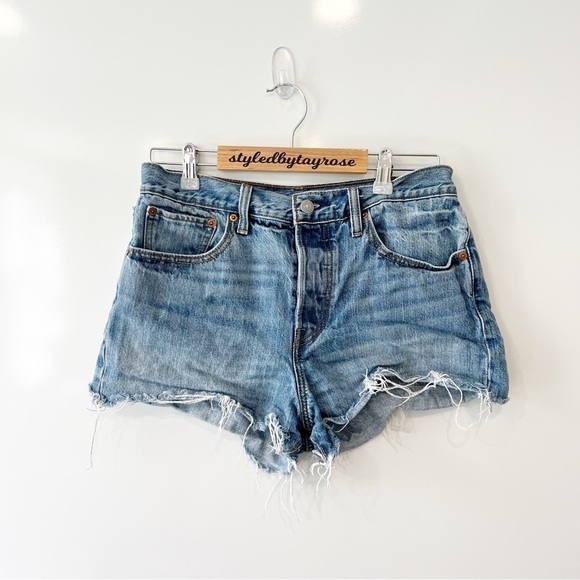 Levis High Rise Wedgie Short in Buena Vista Light - Picture 6 of 13